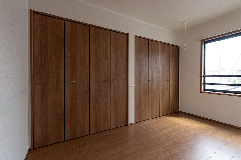 5.4帖の洋室に備わるクローゼット