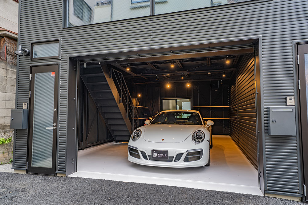 1号室のガレージに駐車した911CarreraS