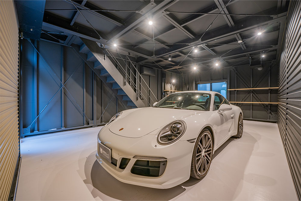 1号室のガレージ内観