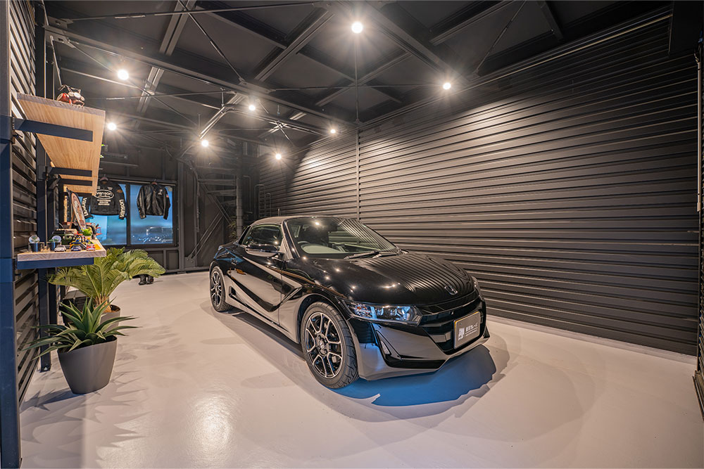 2号室のガレージ内観