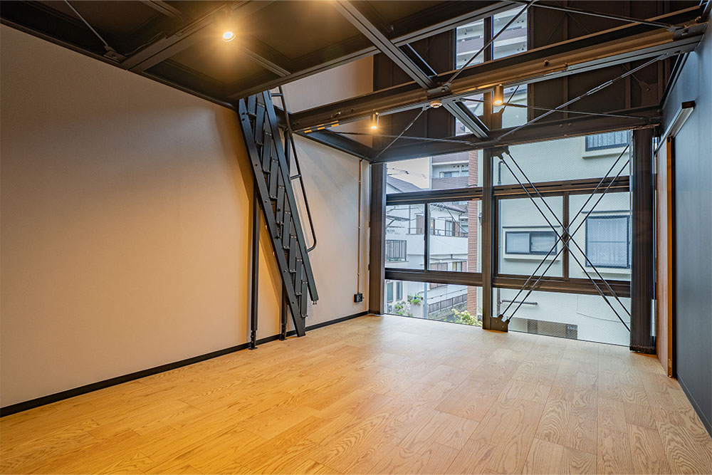 思わず見上げる吹抜け空間