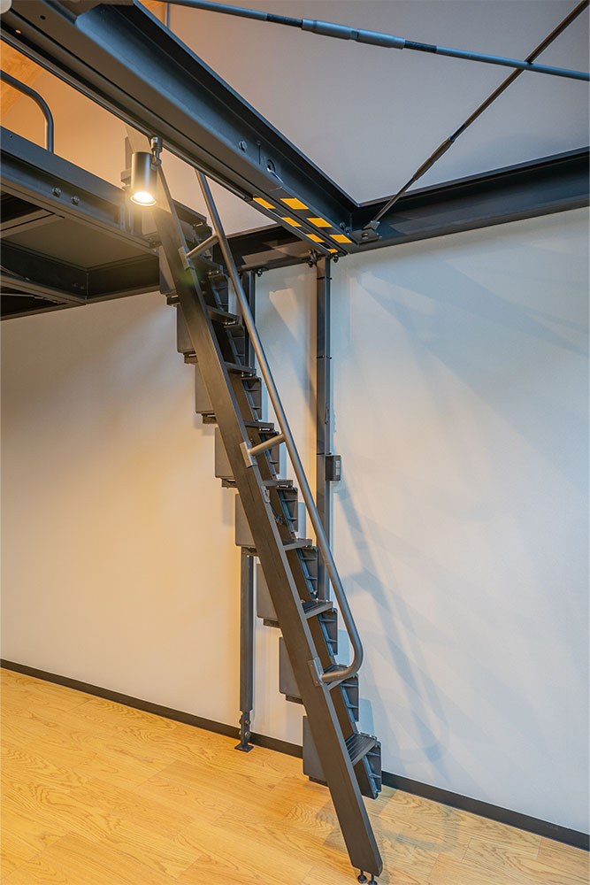 格納式のロフトハシゴ
