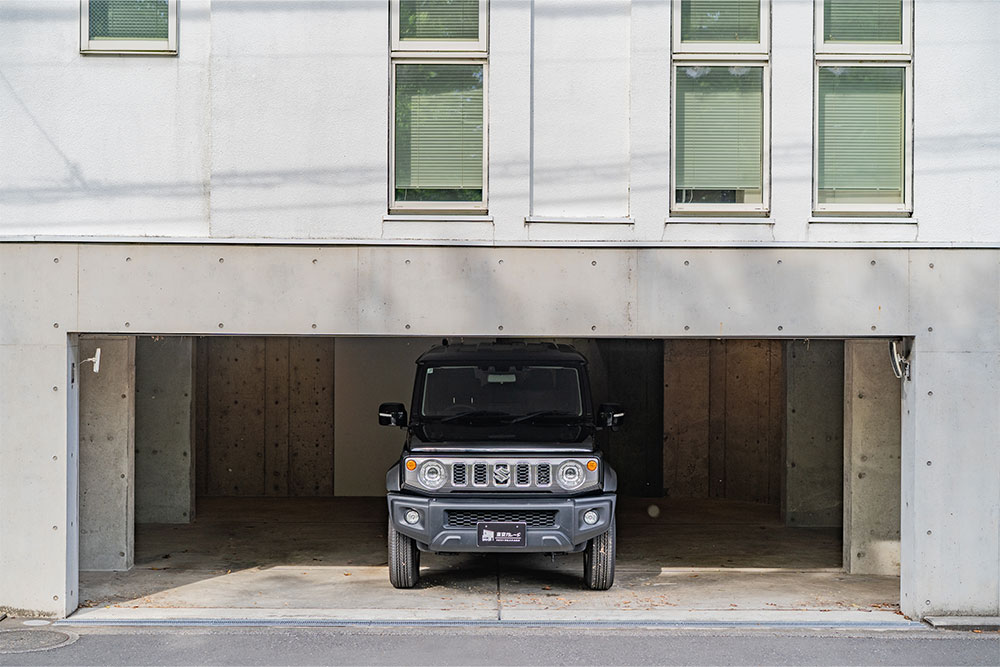 シャッター開口は横幅5.46m×高さ1.80m