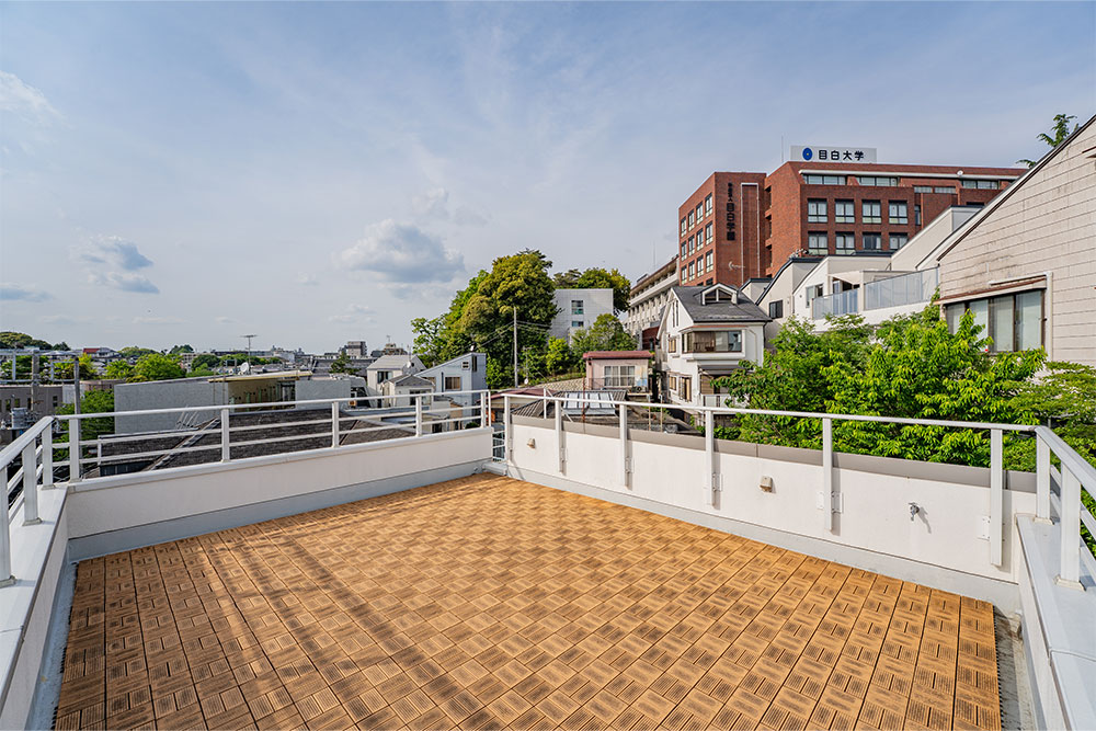 爽やかな景色が広がるルーフバルコニー