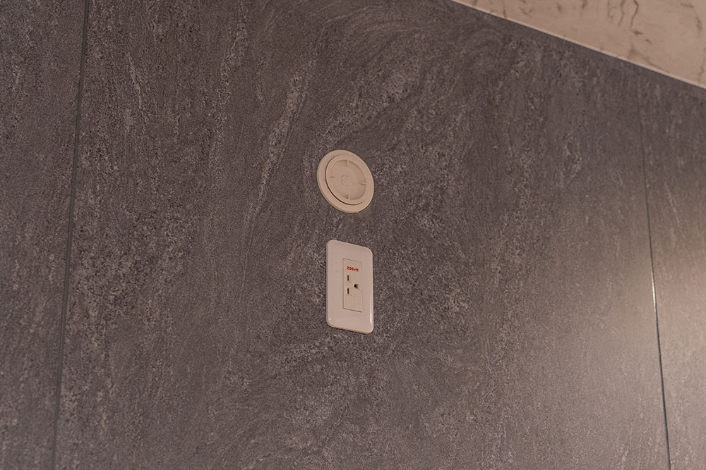 エアコン設置用200V電源と配管穴