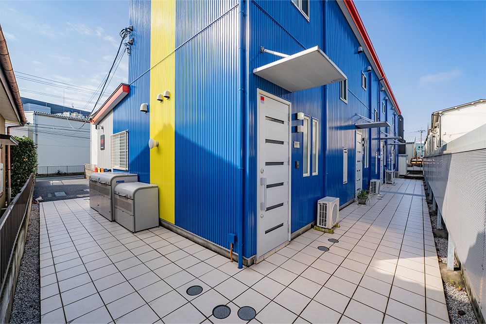 建物裏手の玄関