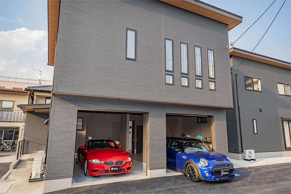 奥まった敷地に佇む、戸建てガレージハウス