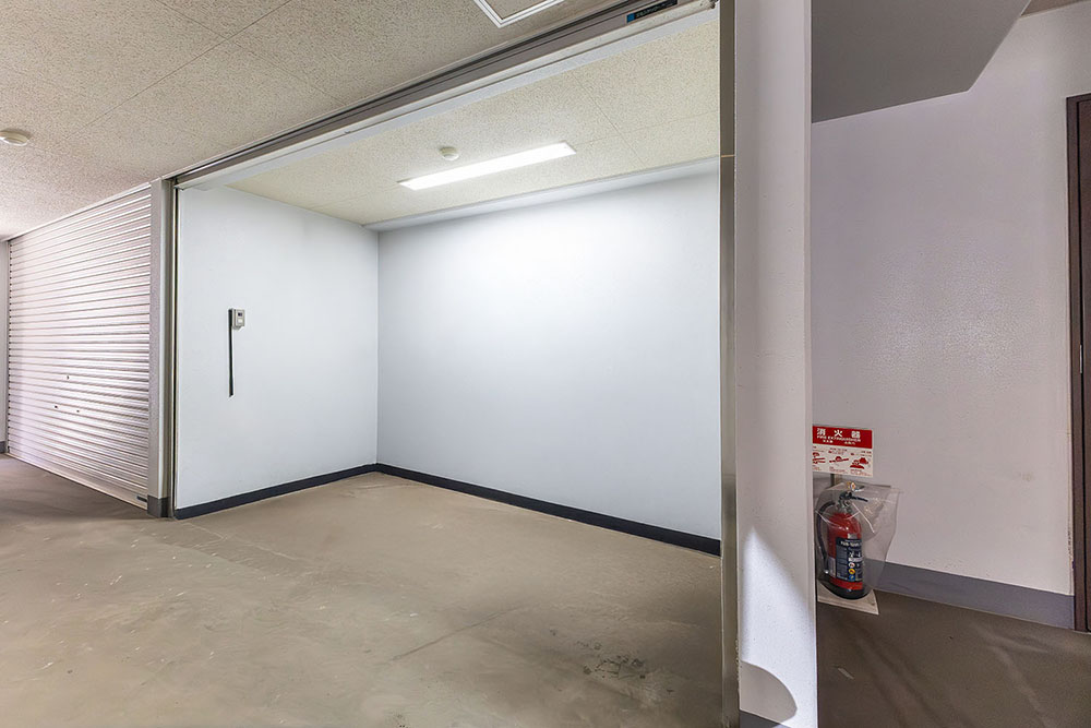 ガレージ内観