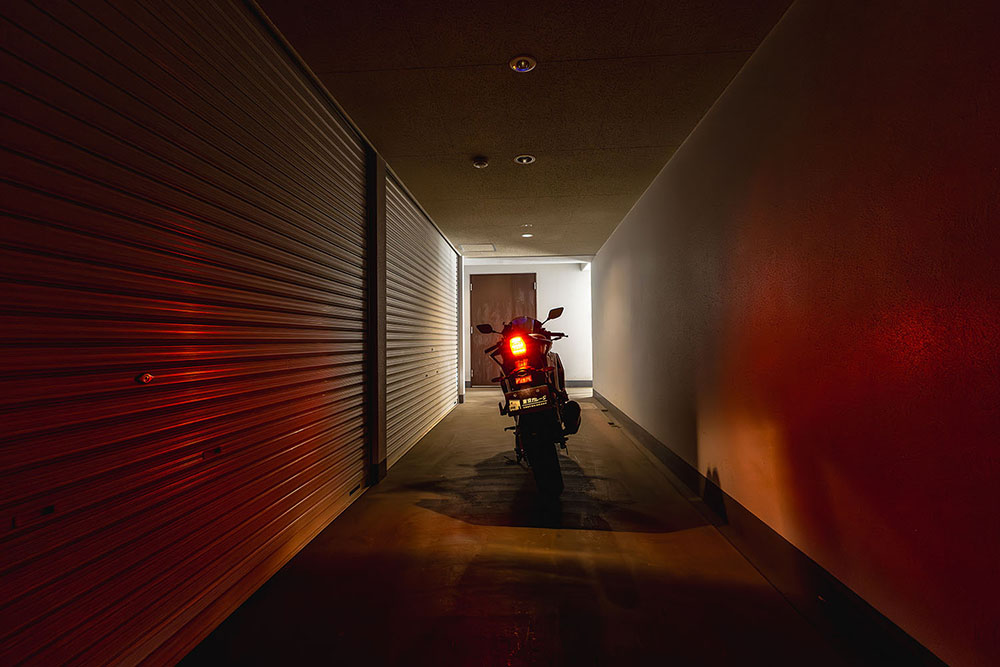 ガレージ前の共用通路