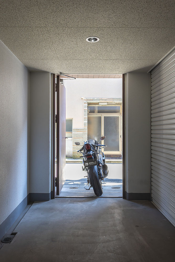 バイク出入り口