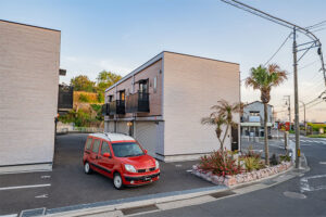 マリーナ至近、海遊びの拠点に賃貸ガレージハウスという選択｜横須賀市