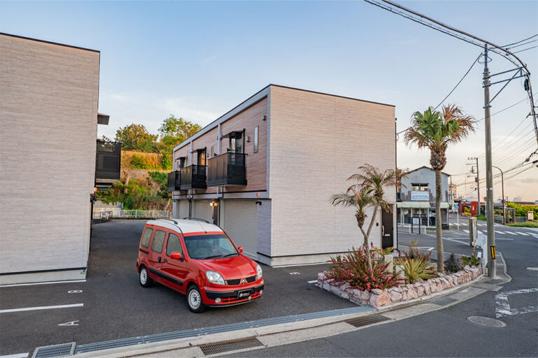 マリーナ至近、海遊びの拠点に賃貸ガレージハウスという選択｜横須賀市