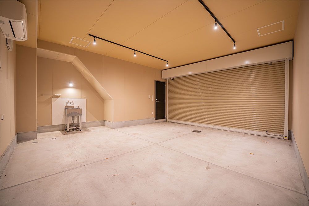 ガレージ内観