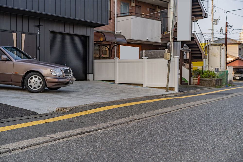 1/2号室側の敷地入口の様子