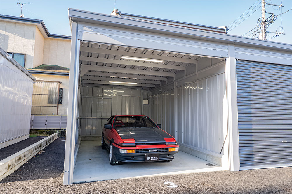 ガレージに駐車したAE86