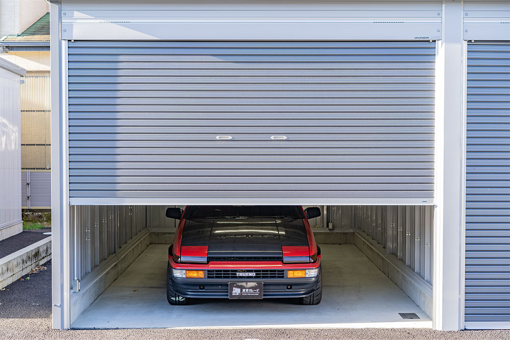 ガレージに駐車したAE86