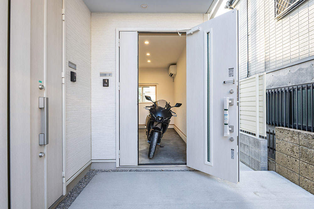 ガレージに駐車したYAMAHA_YZF-R3