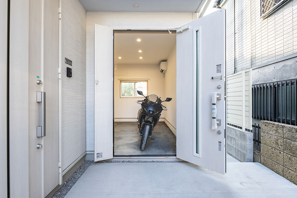 ガレージに駐車したYAMAHA_YZF-R3