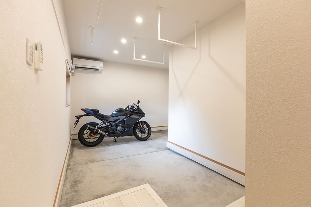 ガレージに駐車したYAMAHA_YZF-R3