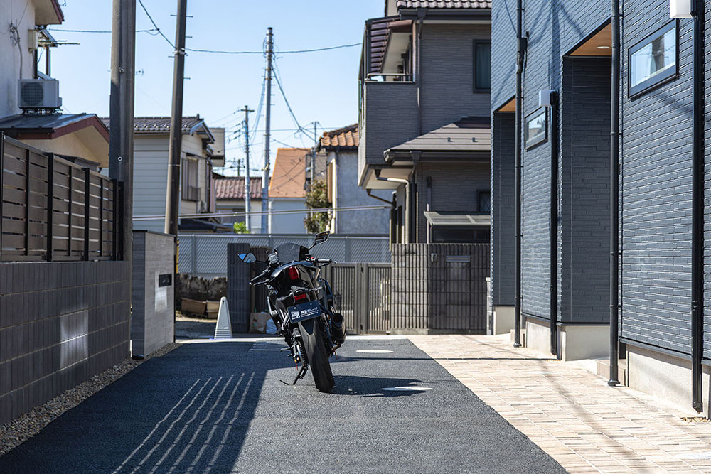 ガレージ前通路の様子