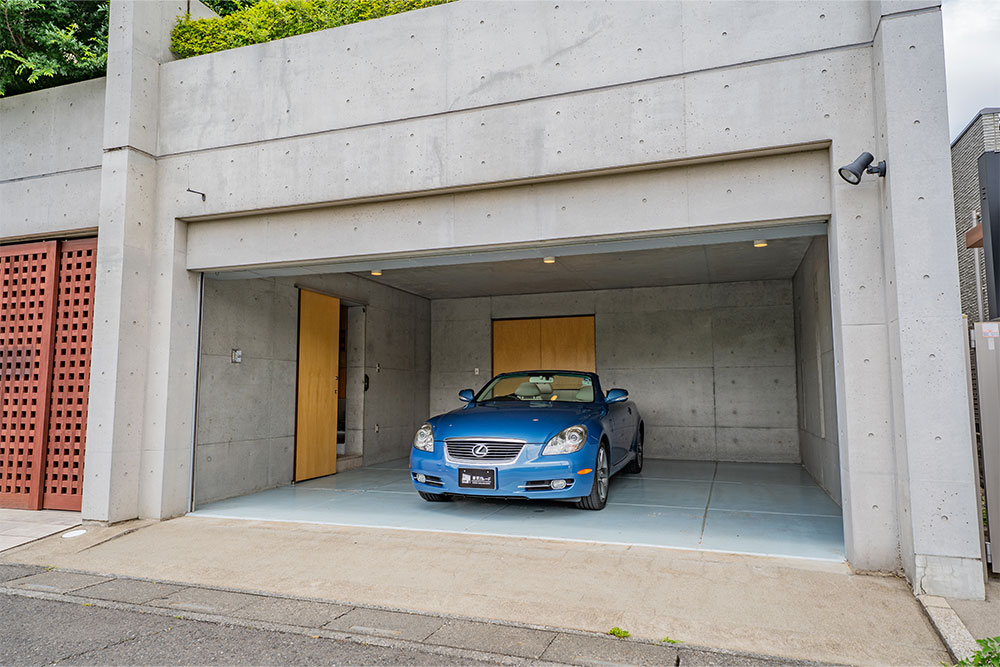 ガレージに駐車したLEXUS_SC430