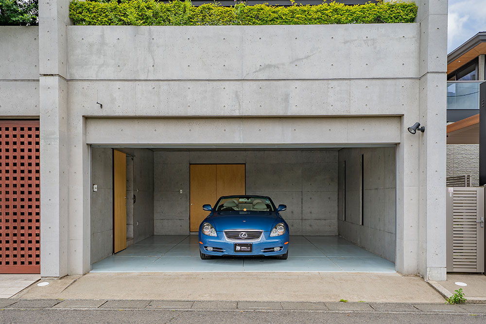 ガレージに駐車したLEXUS_SC430