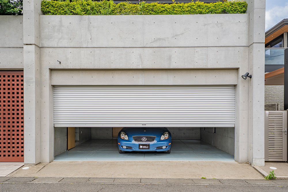 ガレージに駐車したLEXUS_SC430