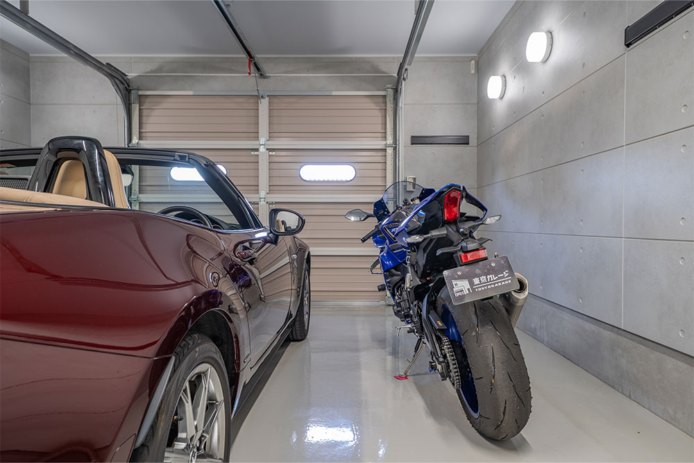 ガレージに駐車したYAMAHA_ YZF-R1＆NDロードスター