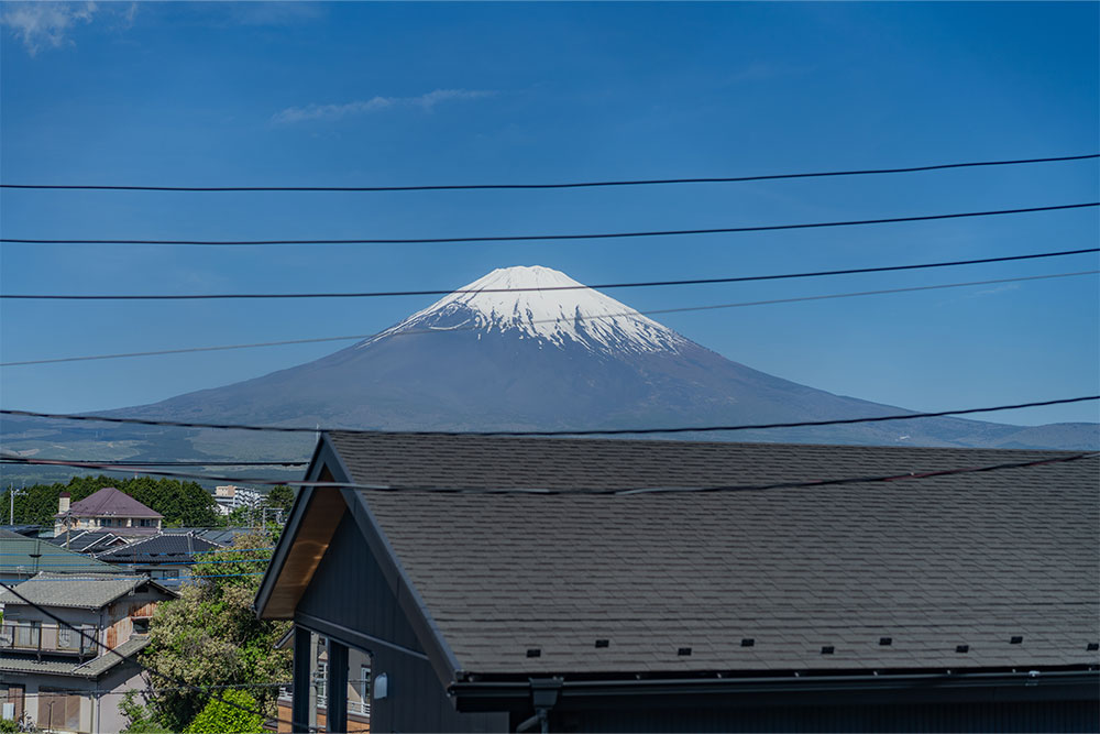 ロフト窓から見た富士山