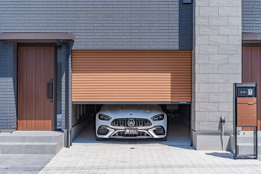 ガレージに駐車したC63S E-PERFORMANCE＆NDロードスター