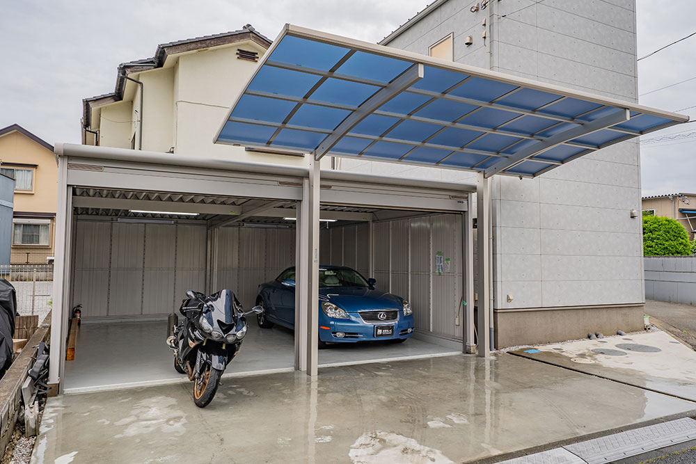 埼玉県入間市小谷田の貸しガレージ「入間STガレージ」とKAWASAKI_ZZR1400&LEXUS_SC430