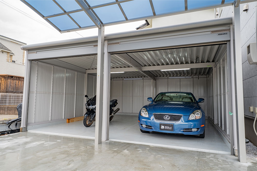 ガレージに駐車したKAWASAKI_ZZR1400&LEXUS_SC430