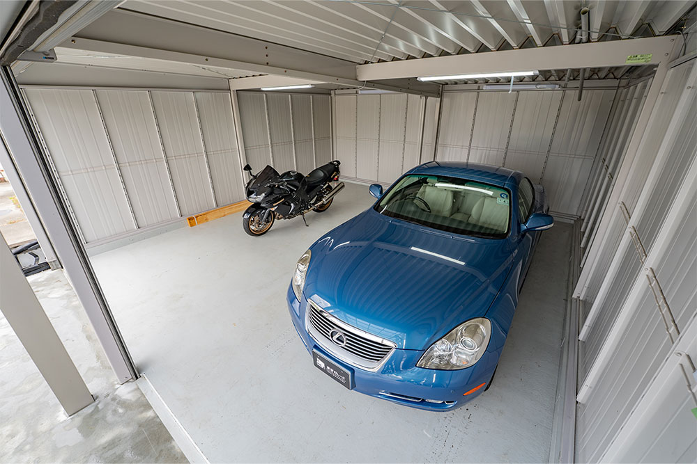 ガレージに駐車したKAWASAKI_ZZR1400&LEXUS_SC430