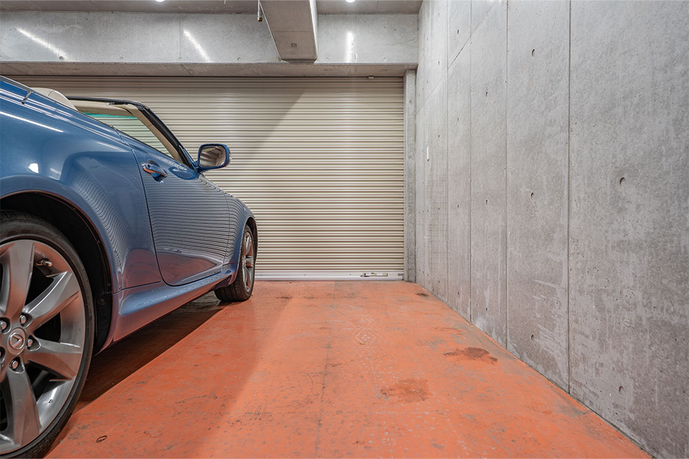 ガレージに駐車したLEXUS_SC430