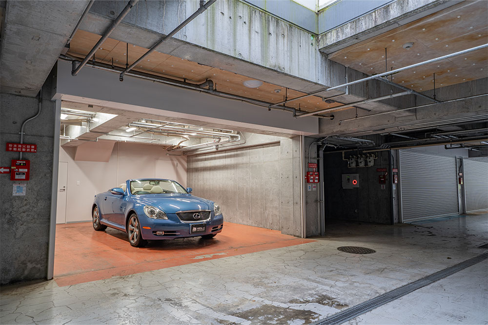 ガレージに駐車したLEXUS_SC430