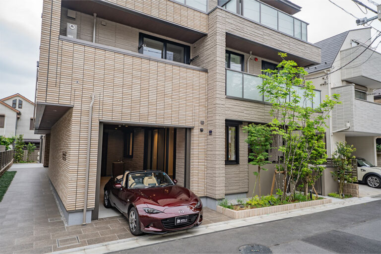 愛車を眺める土間洋室、ひと続きに抜ける伸びやかな2LDK｜中野駅 歩8分