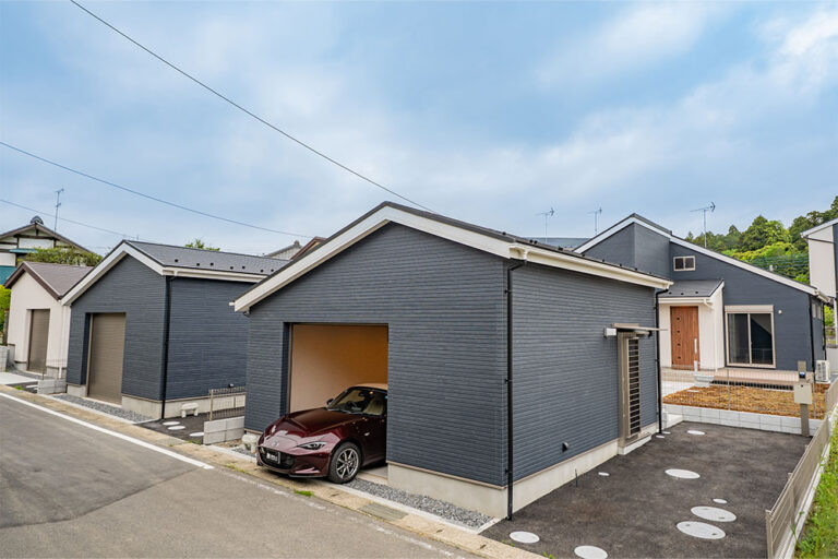 車趣味と家庭菜園が融合、1SLDK戸建て+独立ガレージ｜成田市