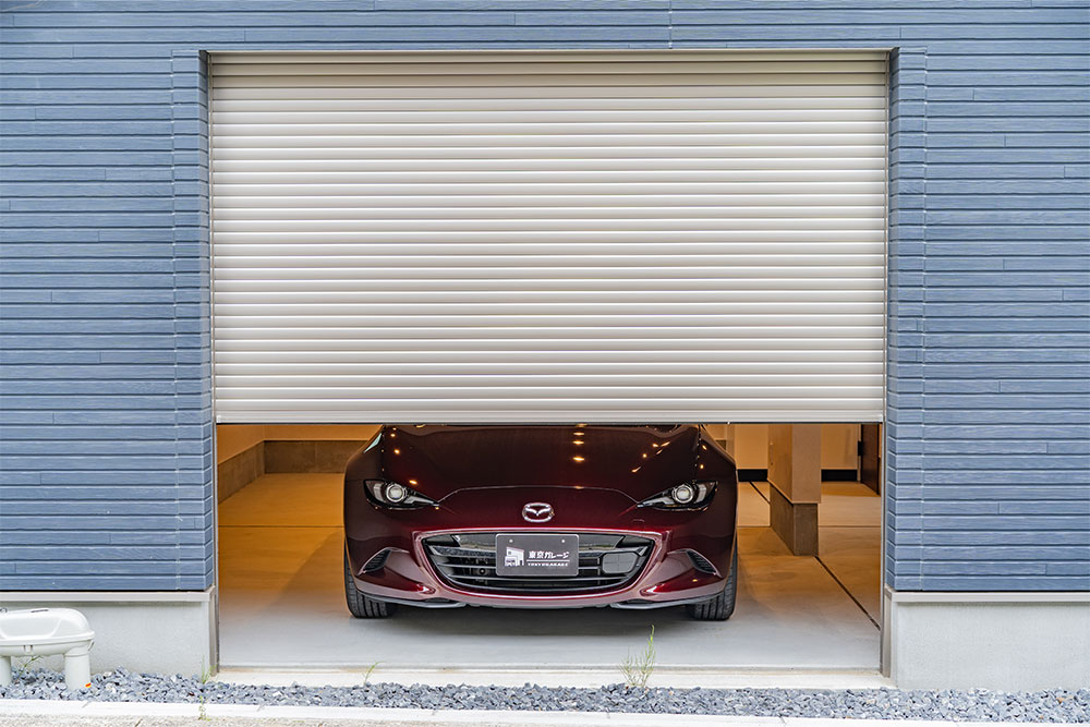 ガレージに駐車したNDロードスター
