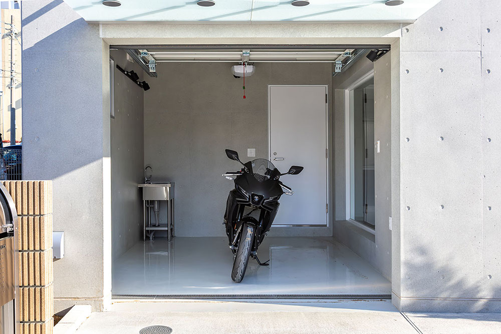 ガレージに駐車したYAMAHA_YZF-R3