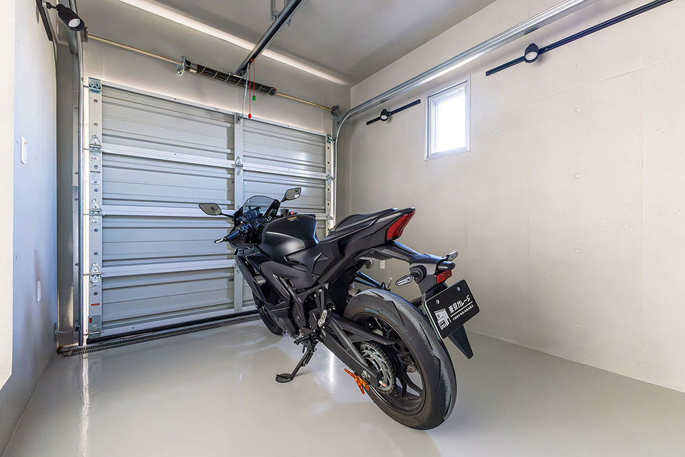 ガレージに駐車したYAMAHA_YZF-R3