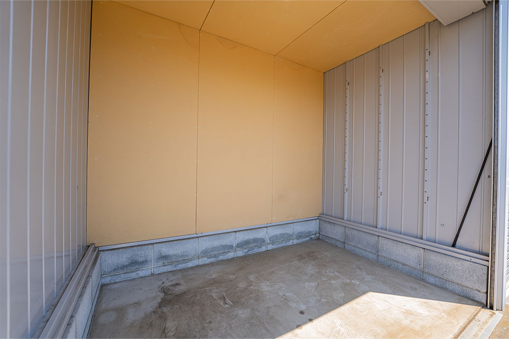 Sタイプのガレージ内観