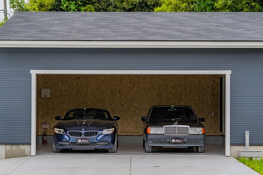 ガレージに駐車した190E＆Z4