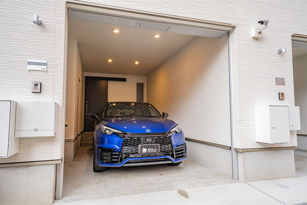ガレージに駐車したLEXUS_LBX MORIZO RR