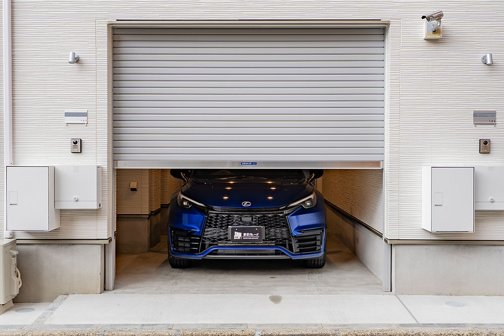 ガレージに駐車したLEXUS_LBX MORIZO RR