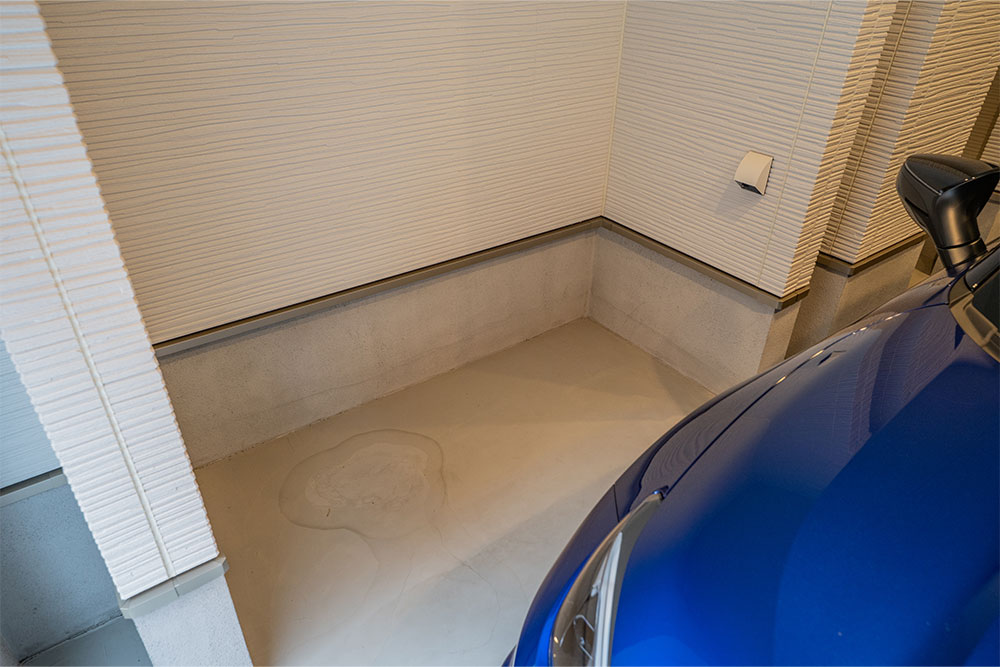 ガレージに駐車したLEXUS_LBX MORIZO RR