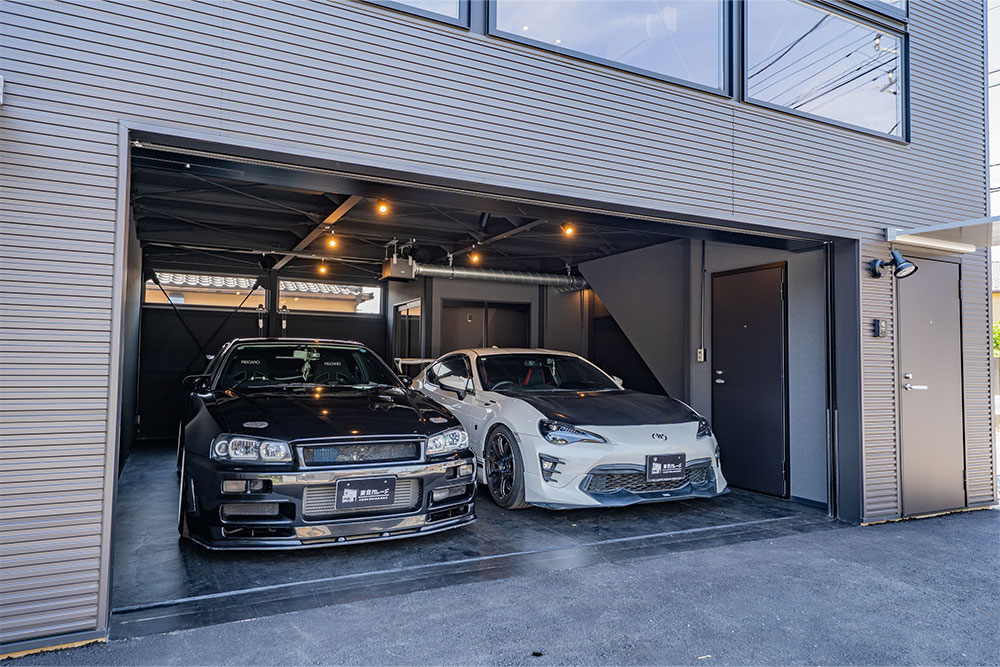 ガレージに駐車したER34&86