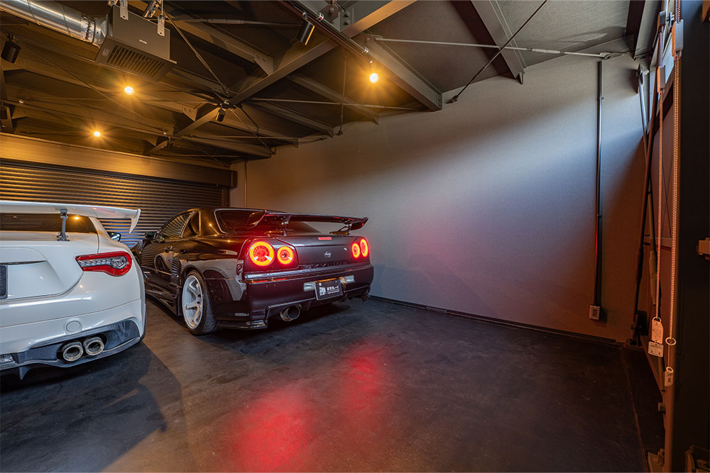 ガレージに駐車したER34&86
