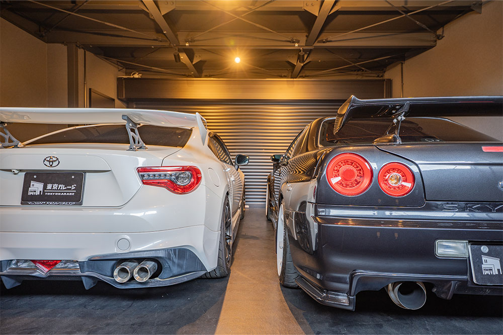 ガレージに駐車したER34&86