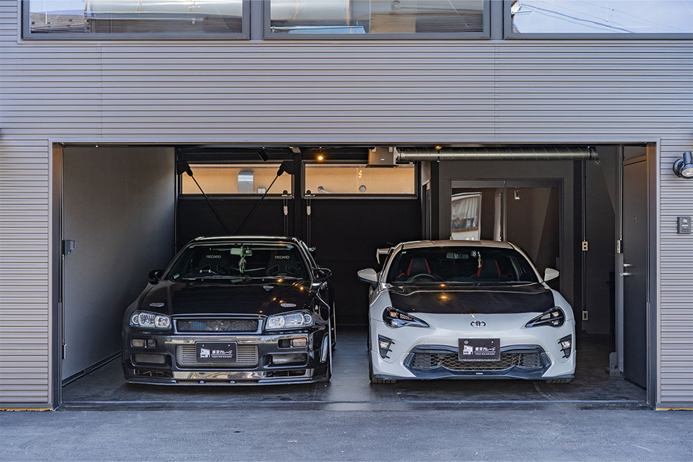 ガレージに駐車したER34&86