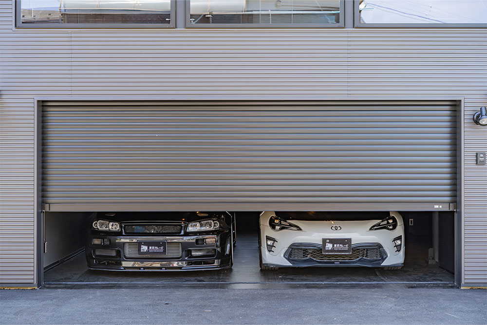 ガレージに駐車したER34&86